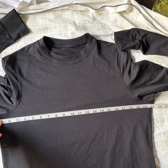 Vuori Black Crewneck Sweatshirt - Picture 6 of 7